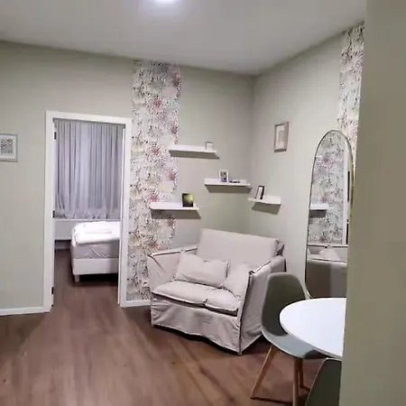 Apartment Center Location 1br Near Station! *